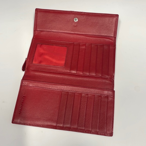 DILANA  UNISEX. Wallet. Red color. Leather.  Excellent condition no damages. - Picture 7 of 8